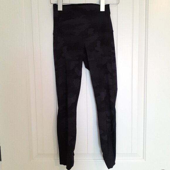 Lululemon Wunder Under Crop High-Rise Scallop Full-On Luxtreme 23" Camo Size 2 - Picture 2 of 13